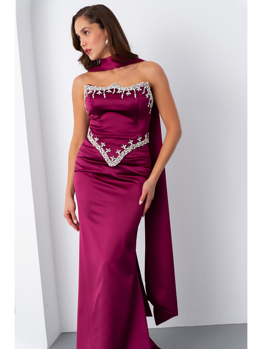 Kadın Mürdüm Straplez Taşlı Uzun Saten Abiye Elbise-2