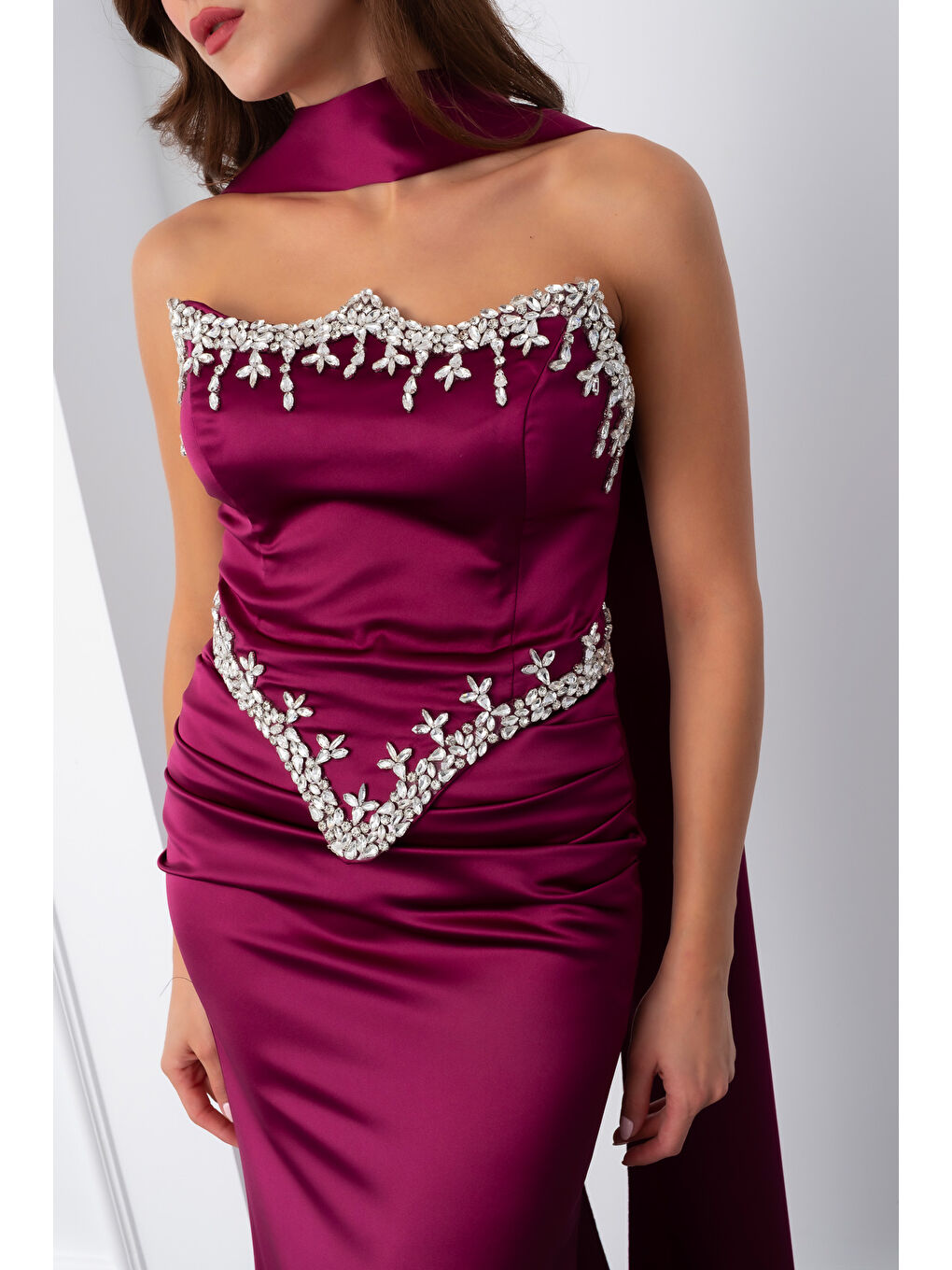 Kadın Mürdüm Straplez Taşlı Uzun Saten Abiye Elbise-3
