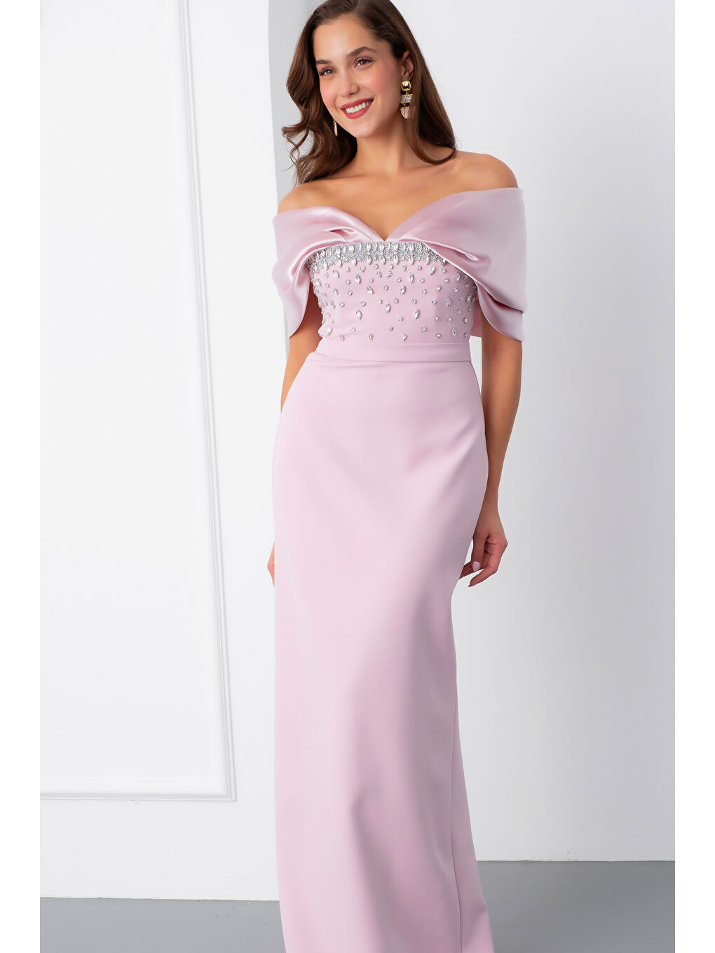 Pembe Kadın Pudra Kayık Yaka Göğsü Taşlı Uzun Abiye Elbise-2