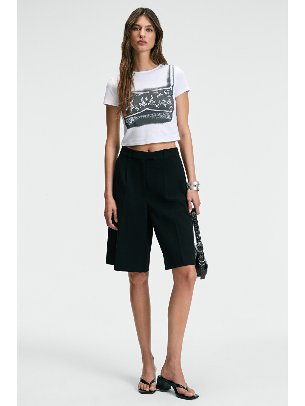 Seraya Kadın Bisiklet Yaka Kısa Kollu Önü Baskılı Crop Beyaz T-shirt-3