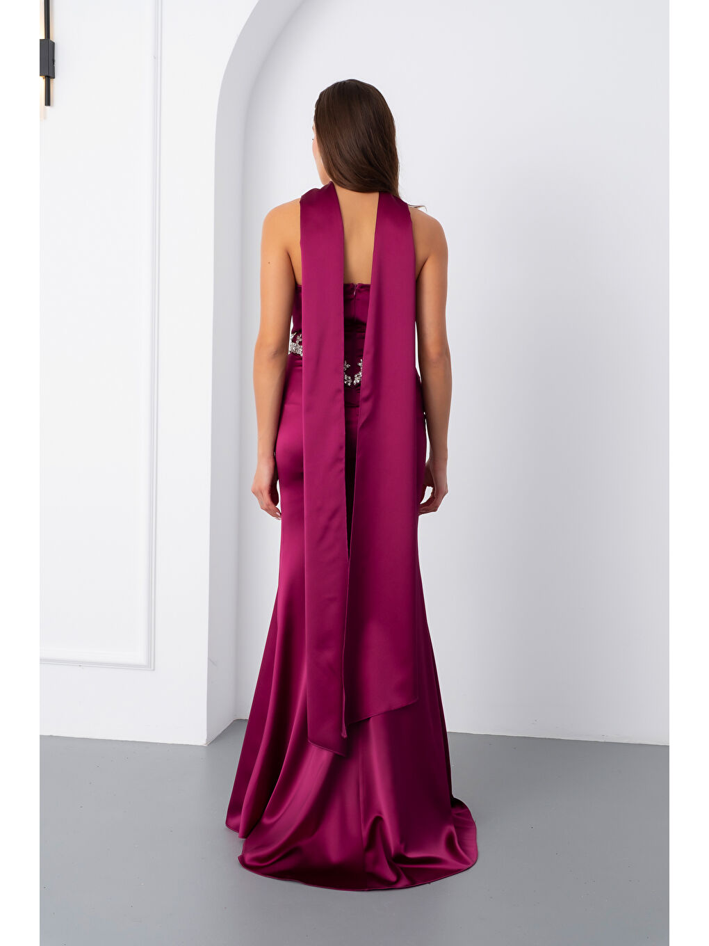 Kadın Mürdüm Straplez Taşlı Uzun Saten Abiye Elbise-5