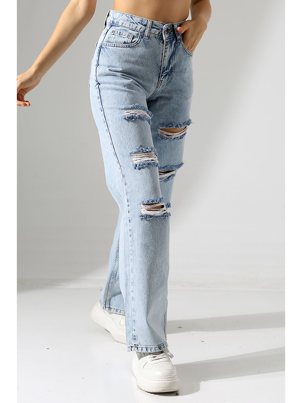 Mavi Yüksek Bel Yırtık Detaylı Mom Jean-1