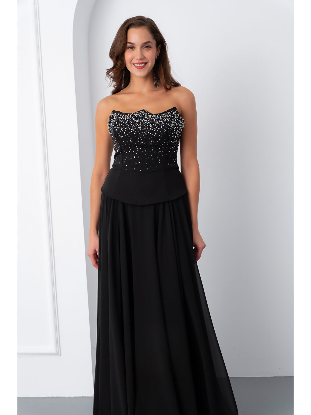 Kadın Siyah Straplez Taşlı Uzun Tül Abiye Elbise-2
