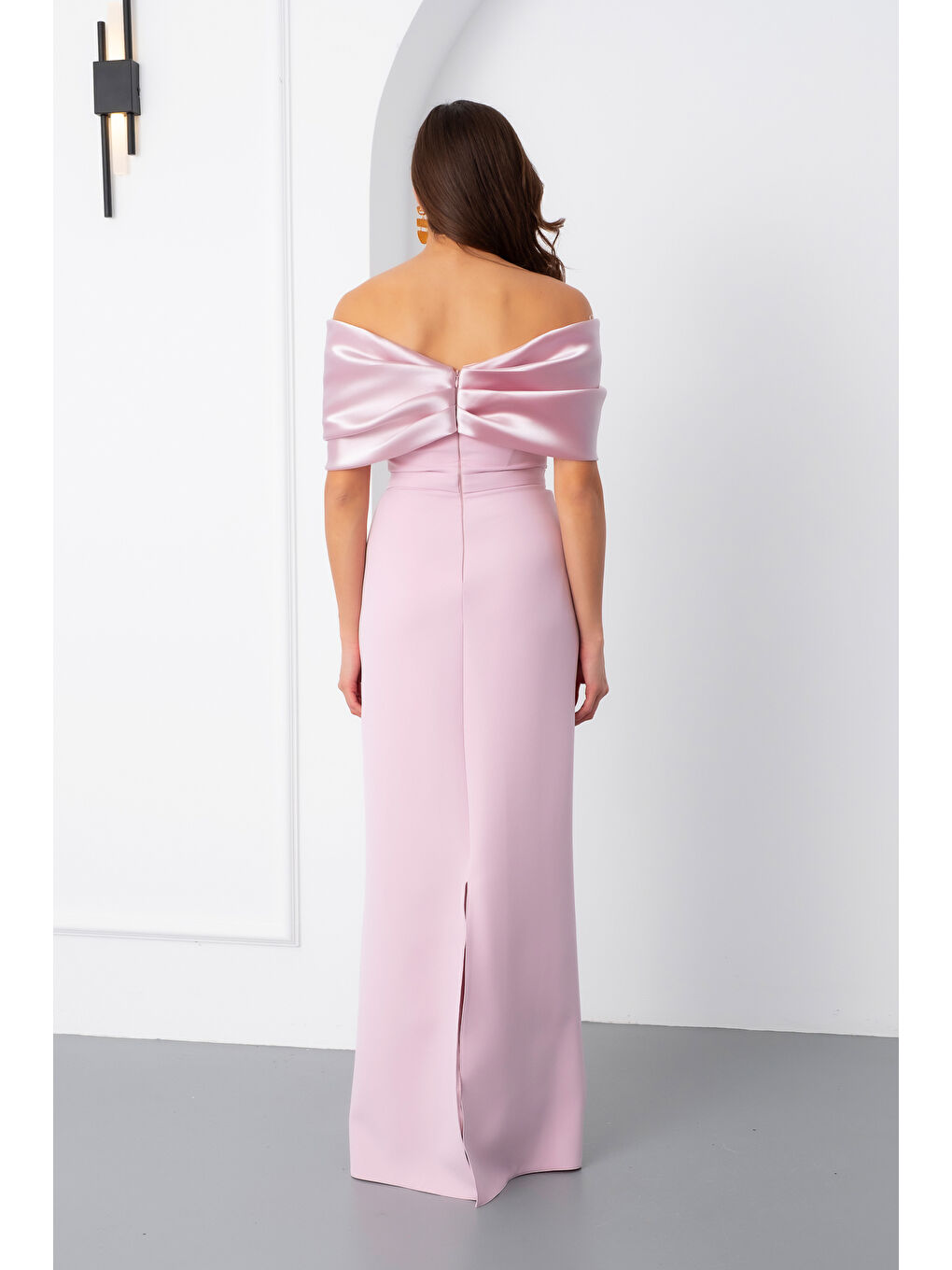 Pembe Kadın Pudra Kayık Yaka Göğsü Taşlı Uzun Abiye Elbise-5