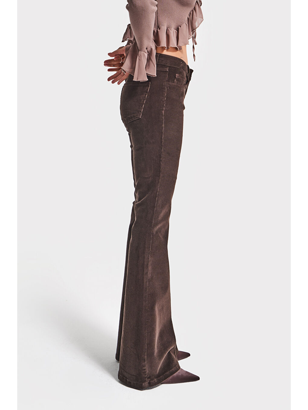 Kadın Koyu Kahverengi 26w5-136 Low Waist Flare Fit İnce Fitilli Velvet Kadife Kumaş Pantolon-3
