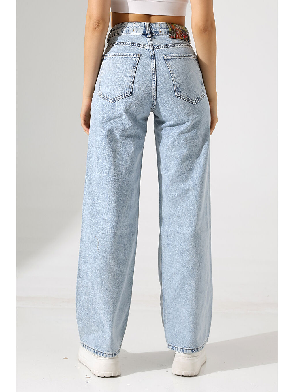 Mavi Yüksek Bel Yırtık Detaylı Mom Jean-3