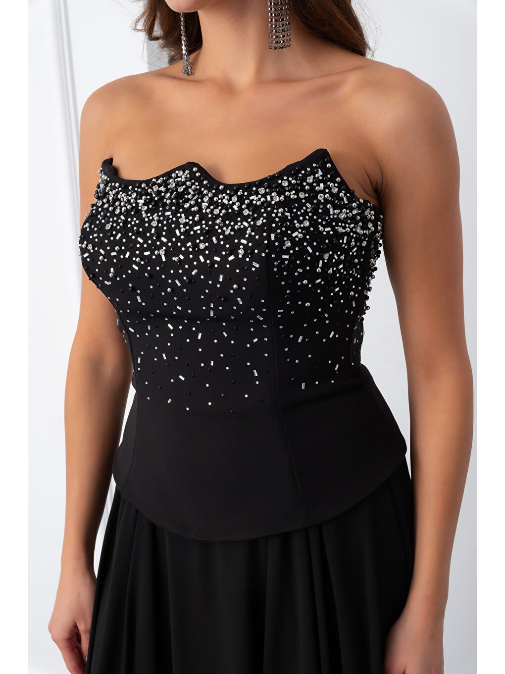Kadın Siyah Straplez Taşlı Uzun Tül Abiye Elbise-3