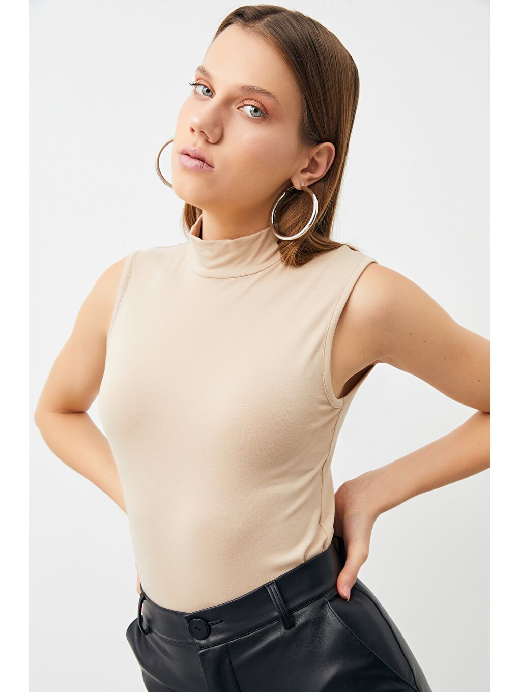 Ekru Kadın Krem Kolsuz Body