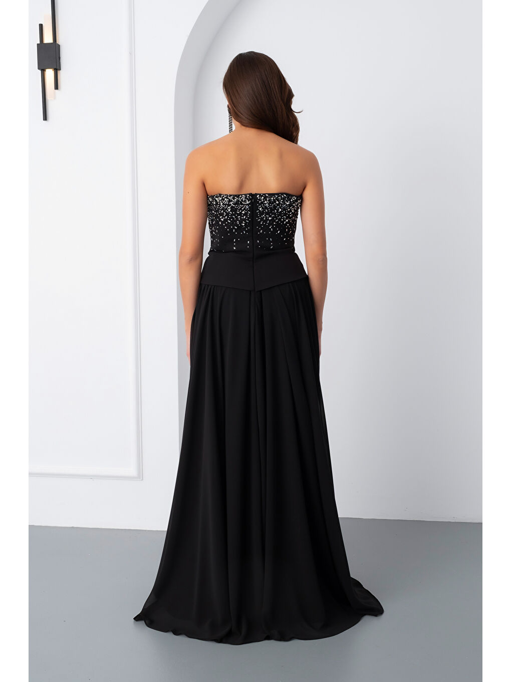Kadın Siyah Straplez Taşlı Uzun Tül Abiye Elbise-5
