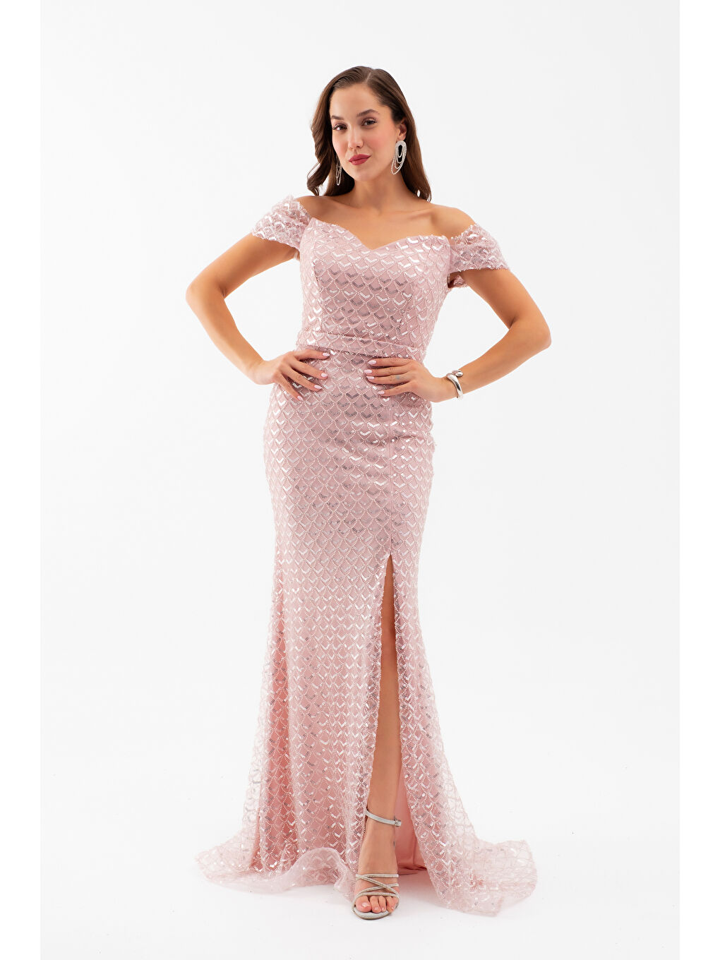Pembe Kadın Pudra Madonna Yaka Boncuklu Uzun Balık Abiye Elbise