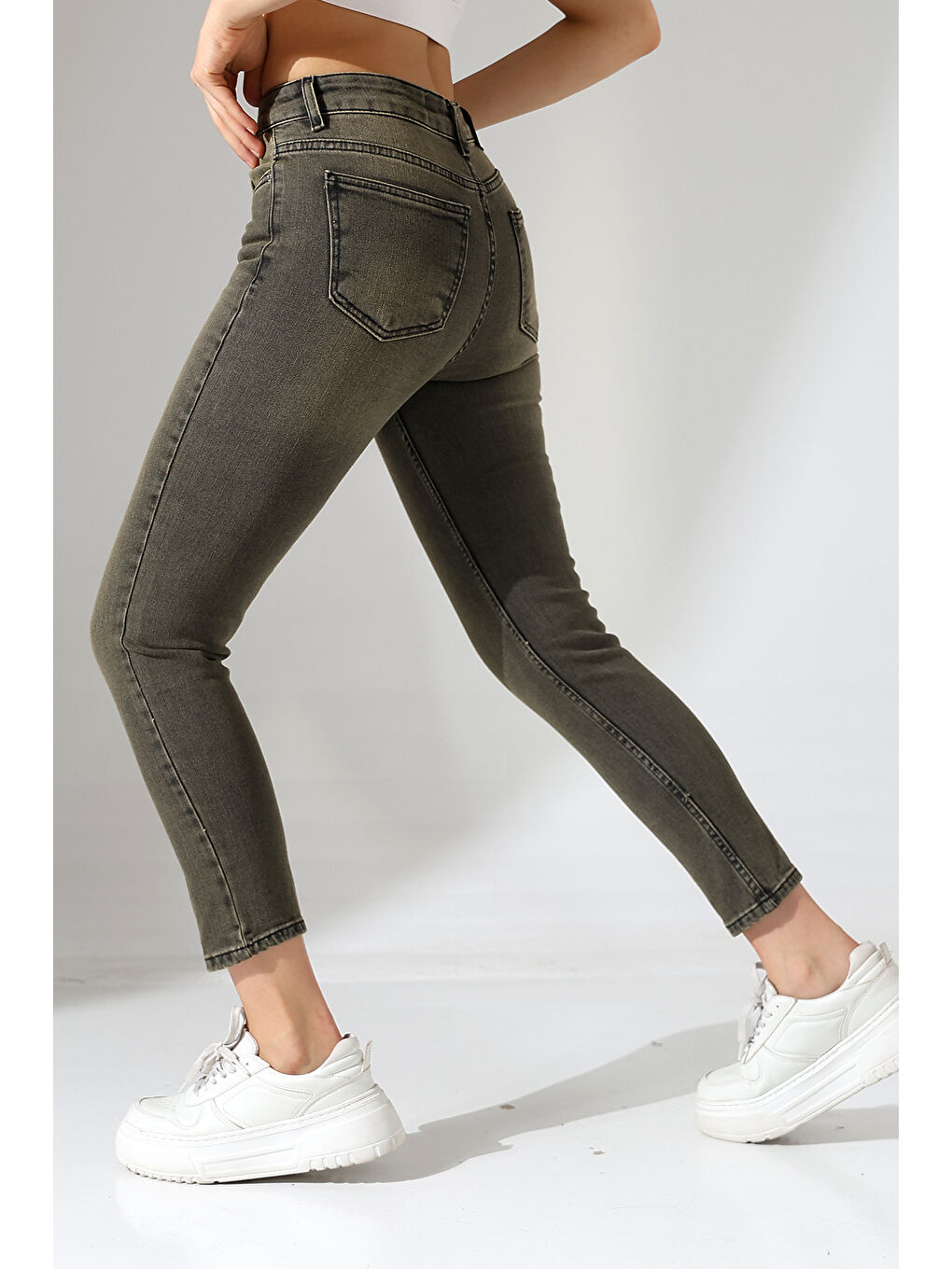 Yüksek Bel Dar Paça Yıkamalı Kadın Jean Haki Gri-2