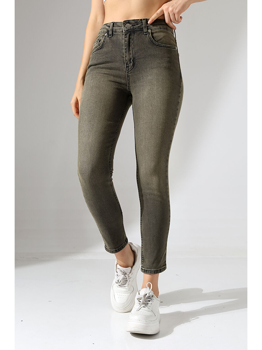 Yüksek Bel Dar Paça Yıkamalı Kadın Jean Haki Gri-3