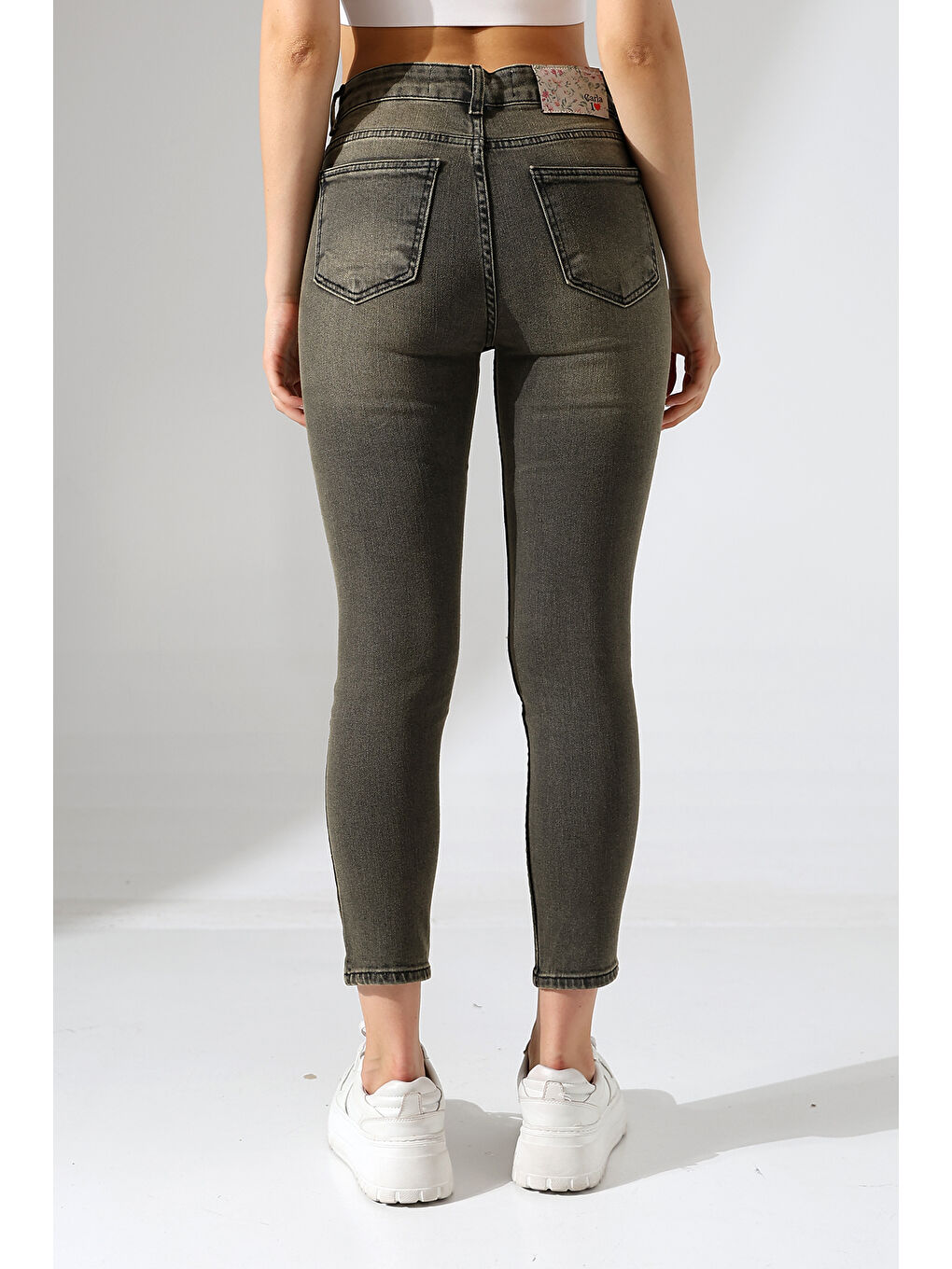 Yüksek Bel Dar Paça Yıkamalı Kadın Jean Haki Gri-4