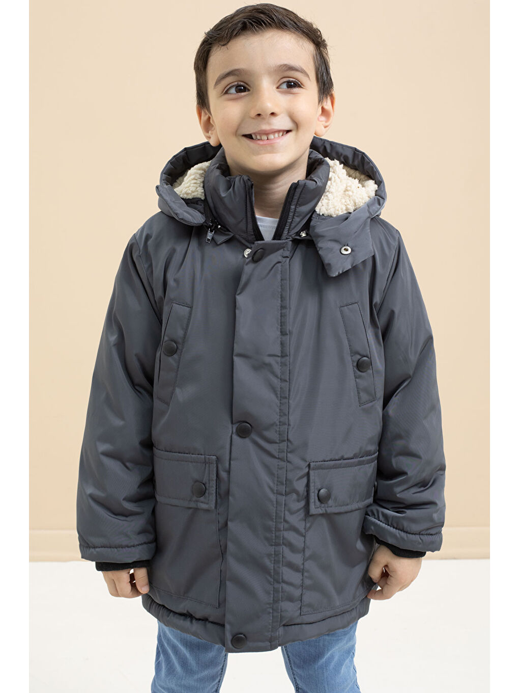 Gri Füme İçi Kürklü Çıkarılabilir Kapüşonlu Basic Erkek Çocuk Şişme Mont 21442-1