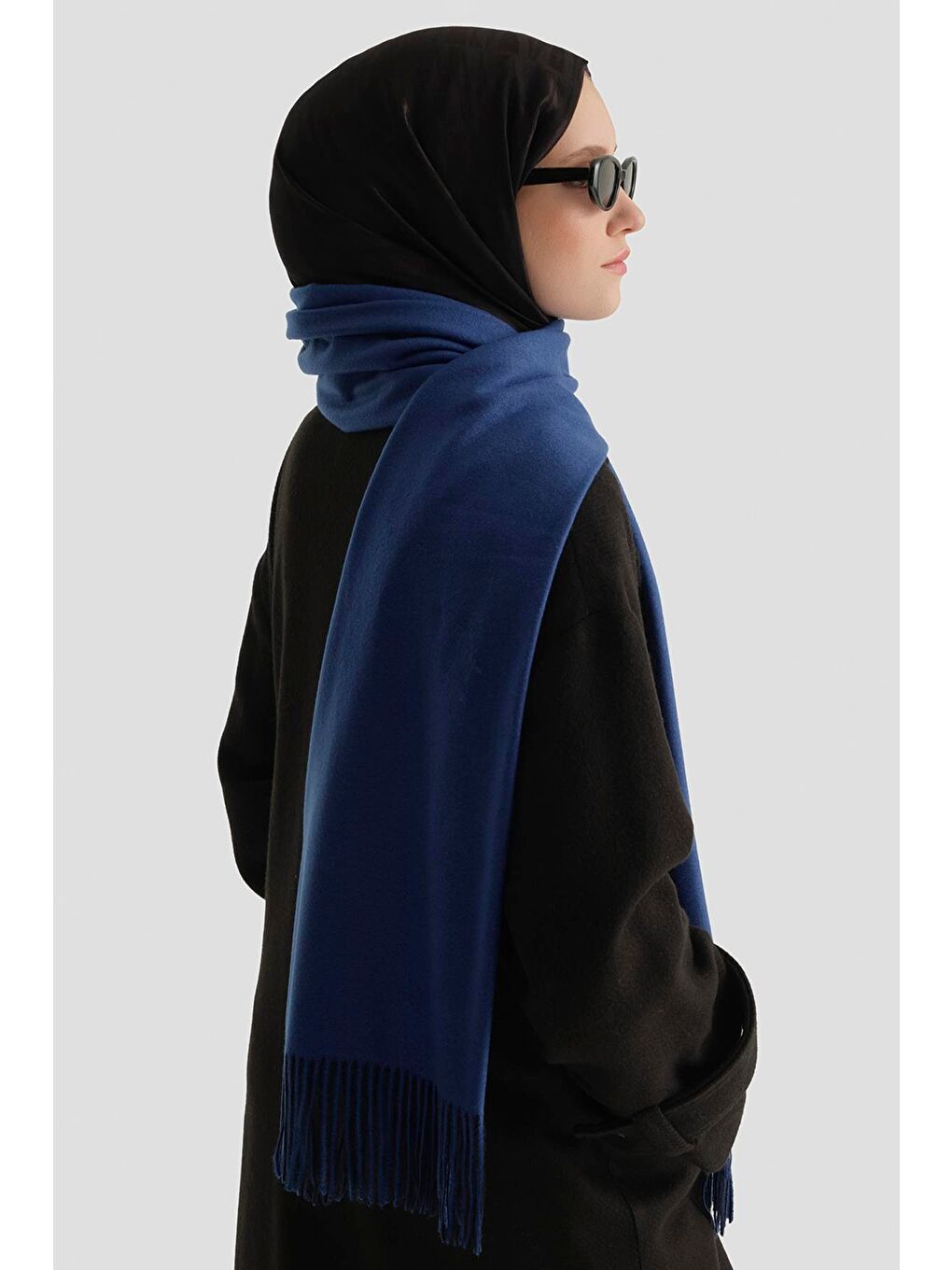 Mavi Püsküllü Akrilik Atkı Saks-1