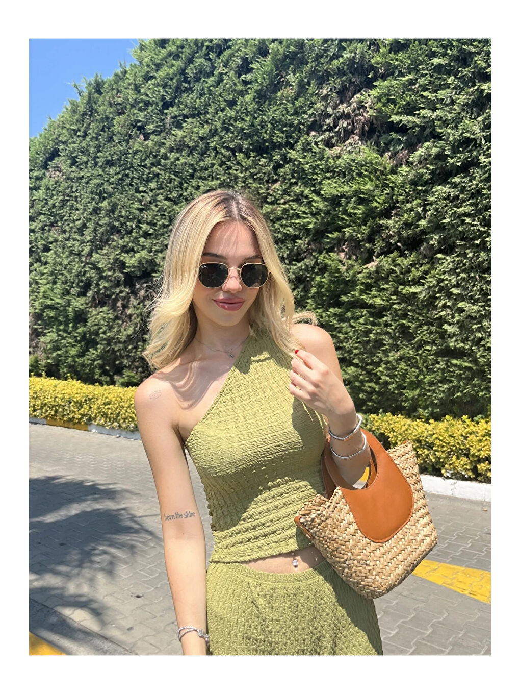 Kadın Fıstık Yeşil Gofre Kumaş Tek Omuz Bluz HZL25S-ZK13271-2