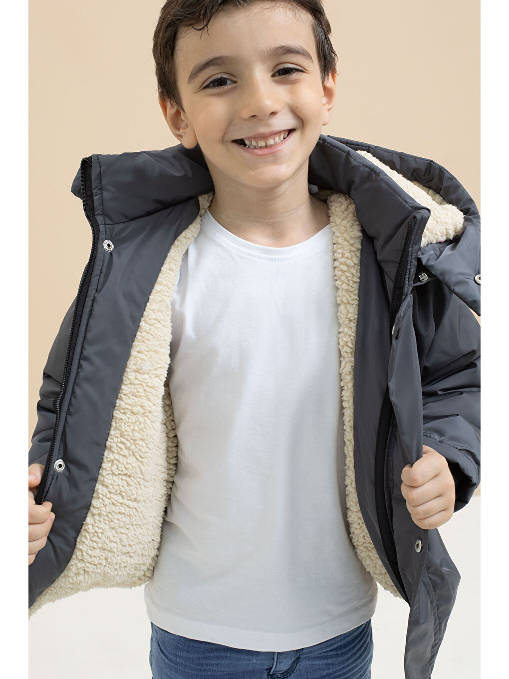 Gri Füme İçi Kürklü Çıkarılabilir Kapüşonlu Basic Erkek Çocuk Şişme Mont 21442-3