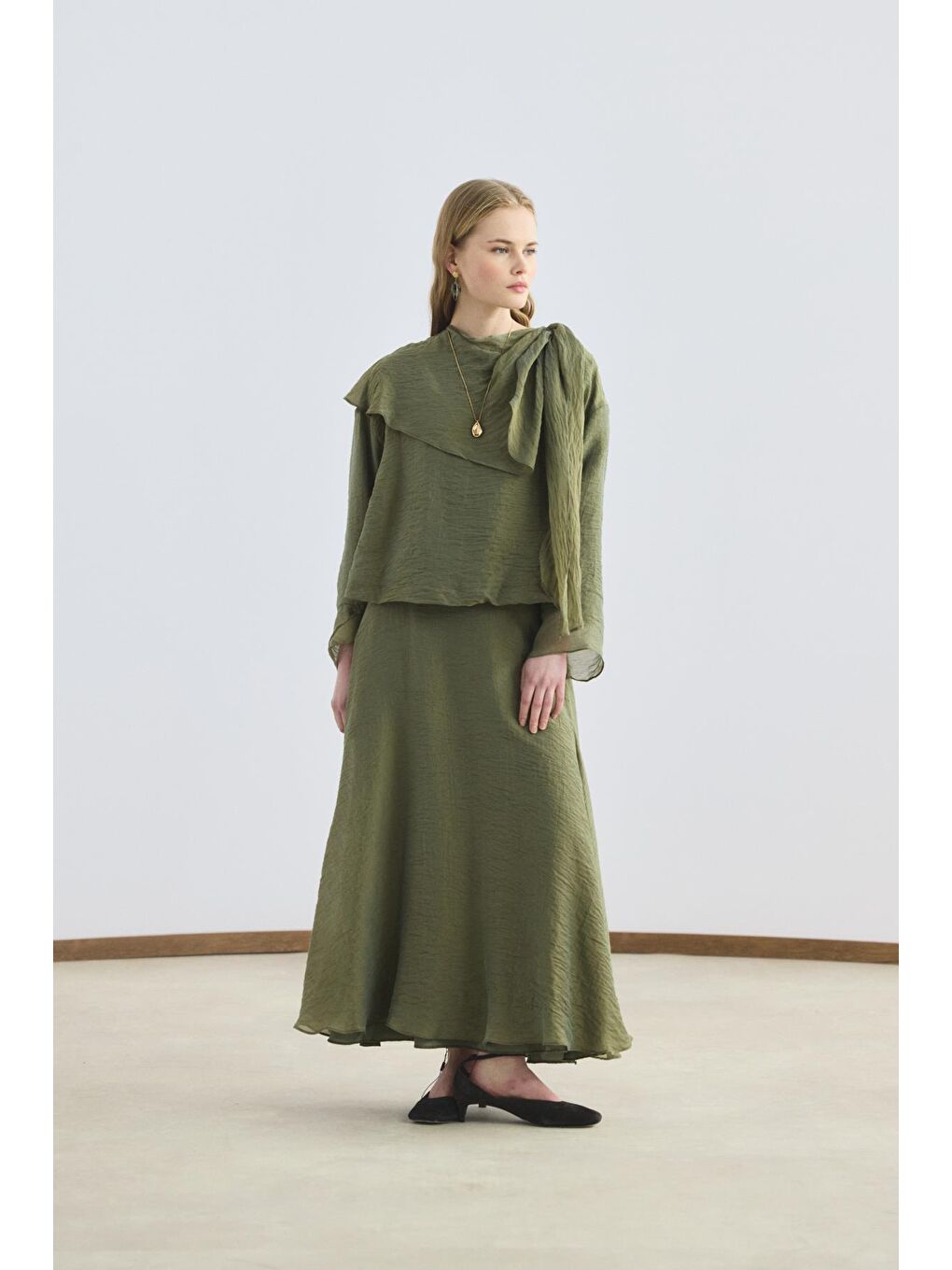 Yeşil Şal Yaka Gömlek Etek Takım Zeytin