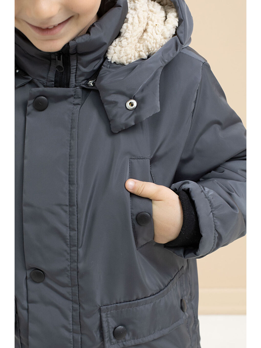 Gri Füme İçi Kürklü Çıkarılabilir Kapüşonlu Basic Erkek Çocuk Şişme Mont 21442-4