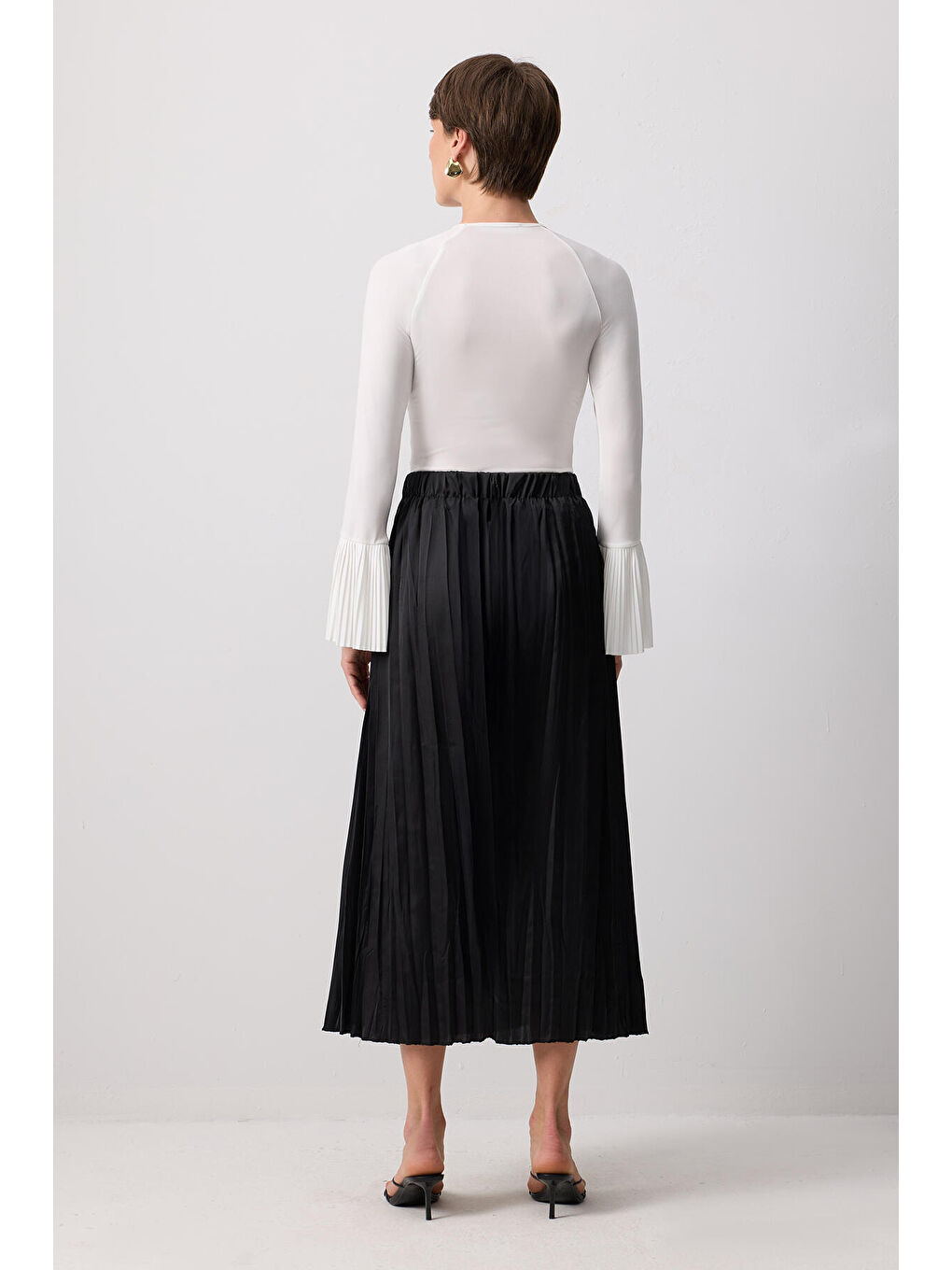 Siyah Crushlı Saten Etek-3