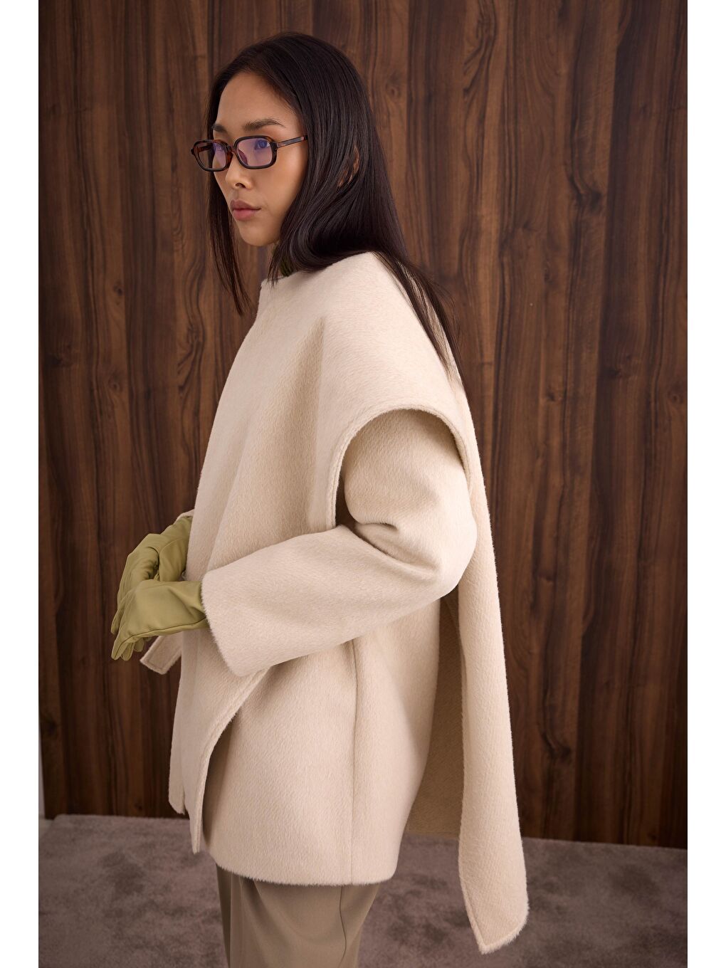 Beyaz Kuşaklı Şal Yaka Kaban Kemik-1