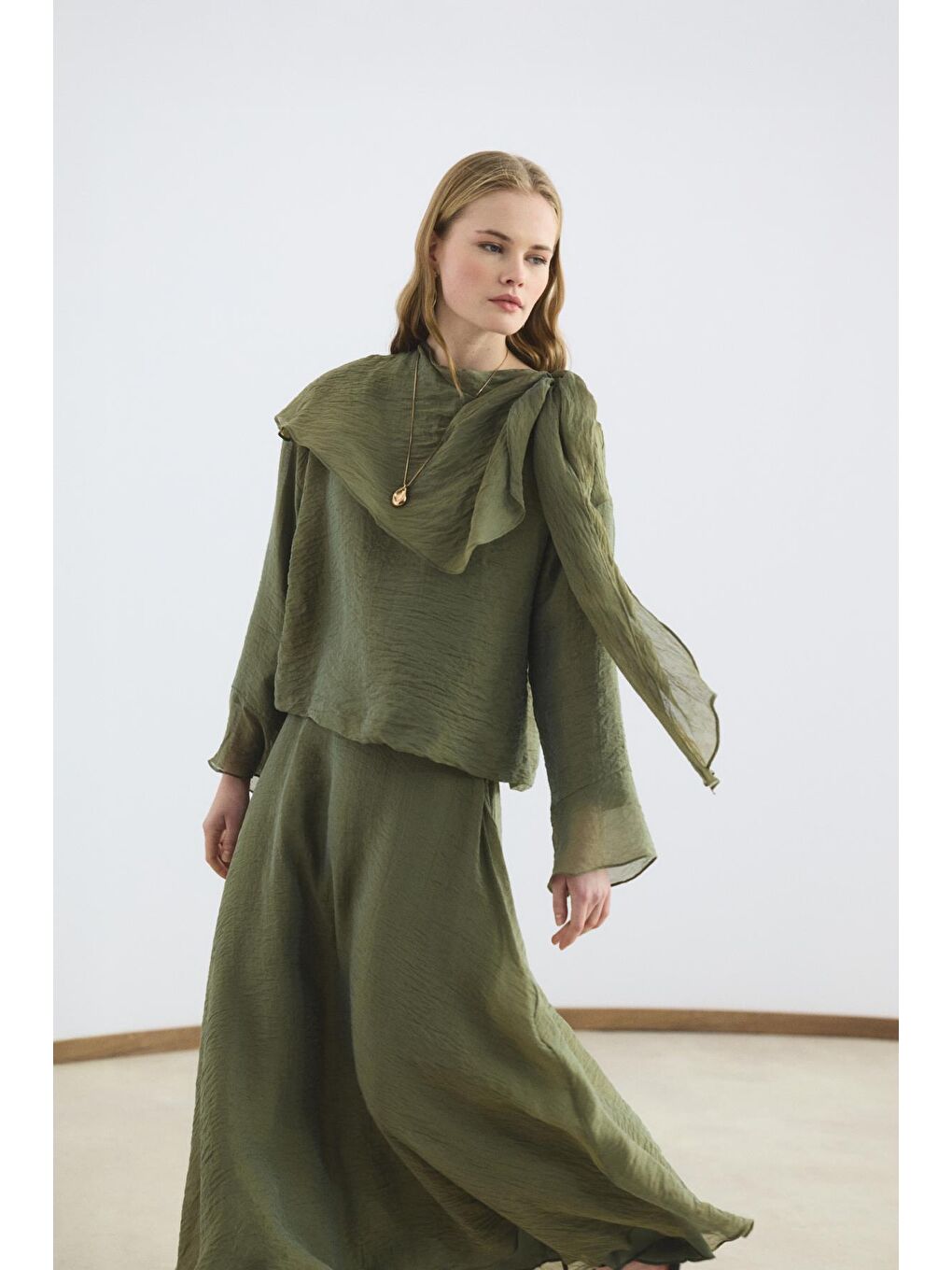 Yeşil Şal Yaka Gömlek Etek Takım Zeytin-3