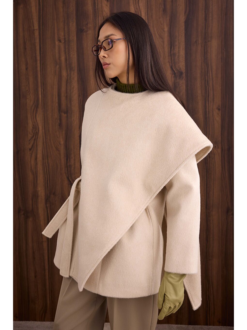 Beyaz Kuşaklı Şal Yaka Kaban Kemik-2