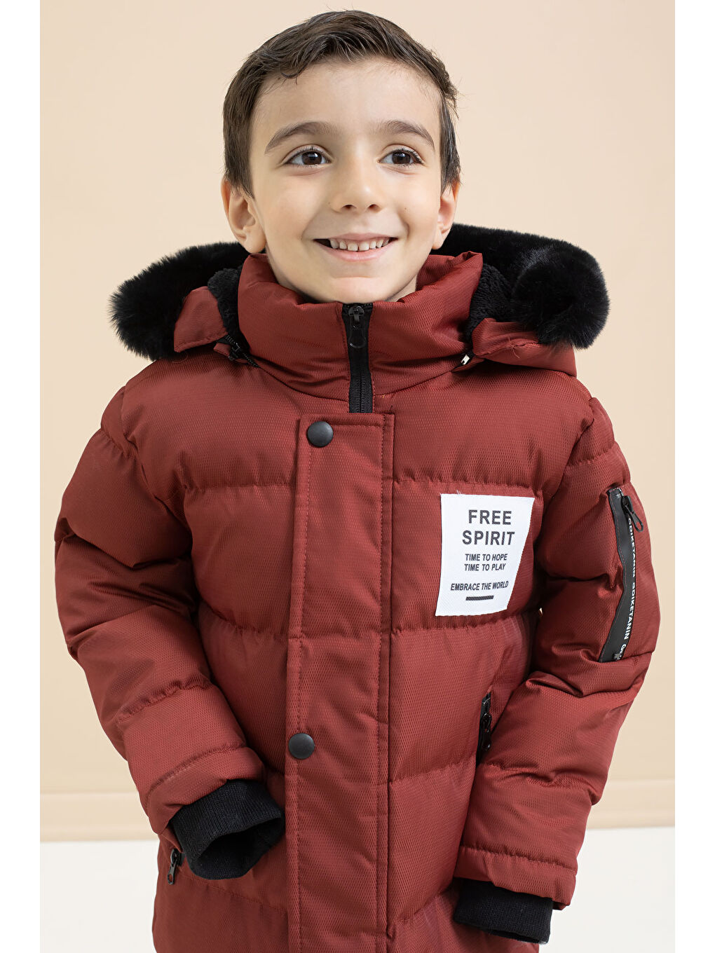 Kahverengi Erkek Çocuk Kiremit Yazılı Arma Detaylı İçi Kürklü Kapüşonlu Şişme Mont 21347-2