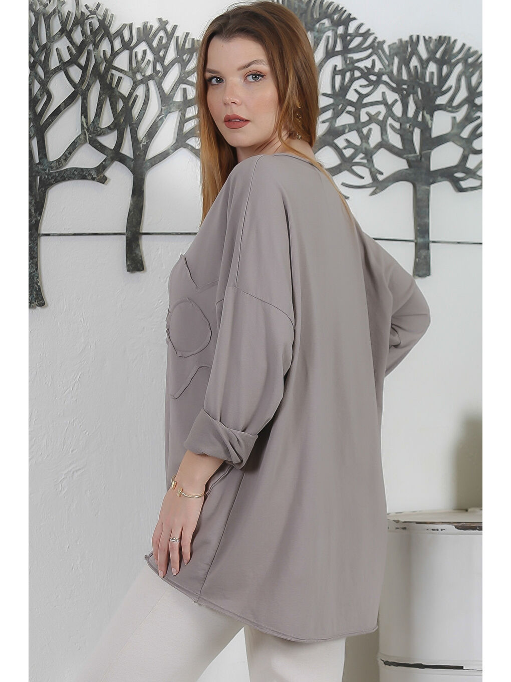 Bej İtalyan Vizon V Yaka Uzun Kol Çiçekli Yıkamalı Aplikeli Casual Oversize Örme Bluz-6