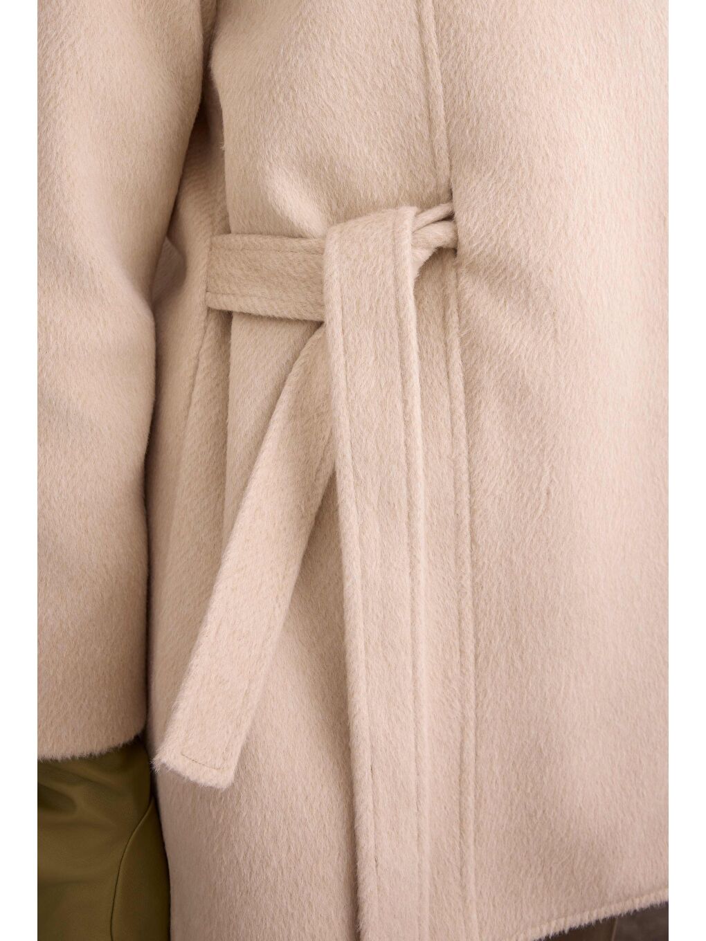 Beyaz Kuşaklı Şal Yaka Kaban Kemik-3