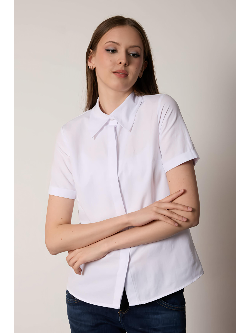 Beyaz Poplin Kumaş Kısa Kollu Gizli Düğmeli Gömlek-1