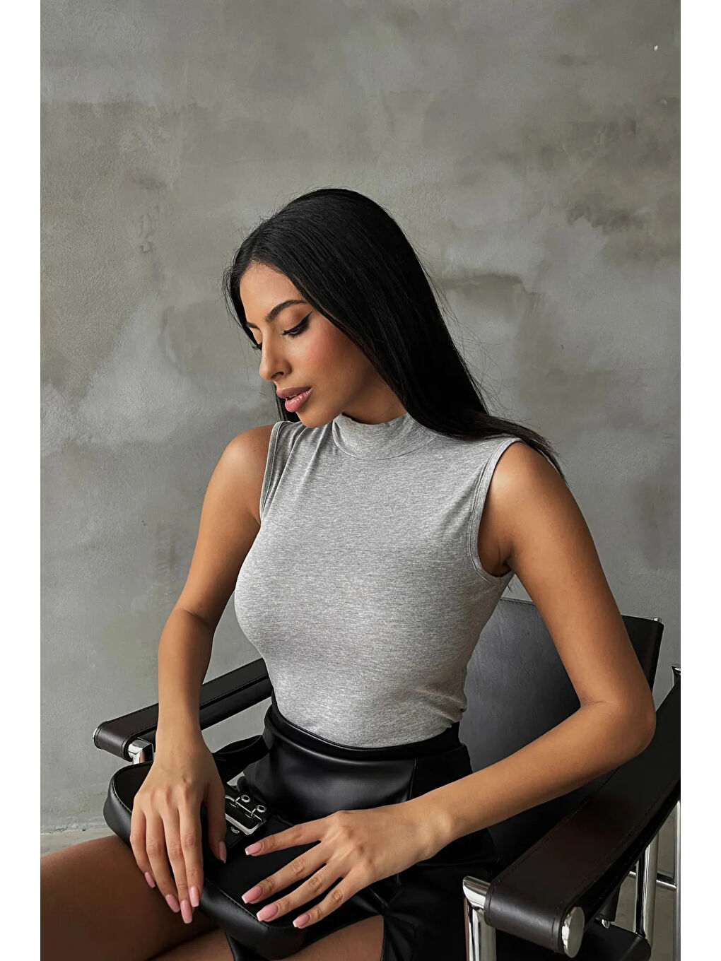 Kadın Açık Gri Kolsuz Bluz-1