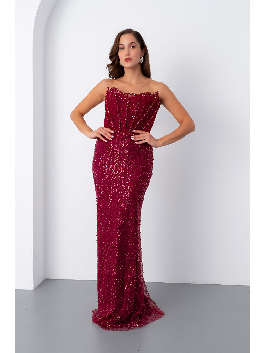 Kadın Bordo Straplez Taşlı Balık Abiye Elbise-1