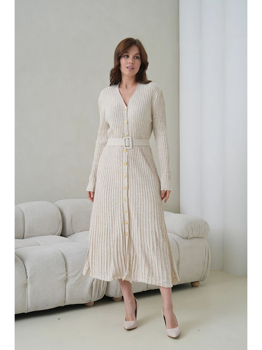 Bej Kadın V Yaka Ful Düğme Kapama Kemer Detay Maksi Boy Fitilli Triko Elbise-1