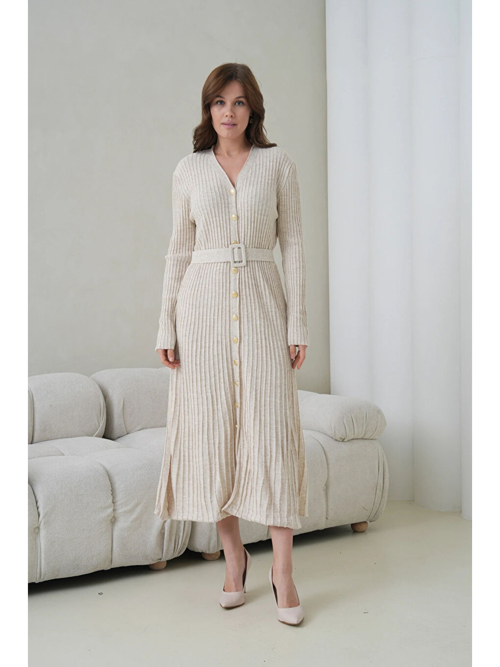 Bej Kadın V Yaka Ful Düğme Kapama Kemer Detay Maksi Boy Fitilli Triko Elbise-2