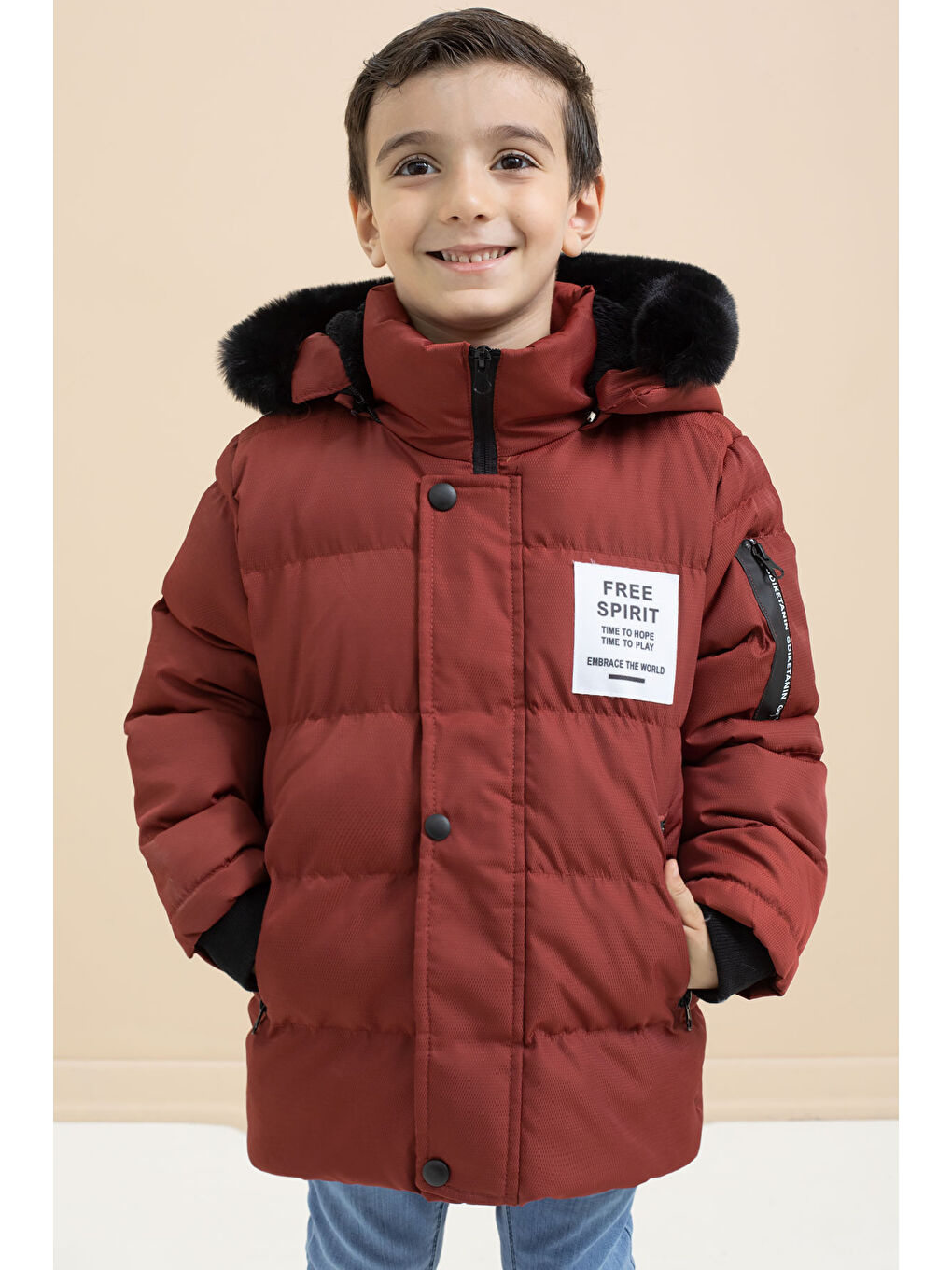 Kahverengi Erkek Çocuk Kiremit Yazılı Arma Detaylı İçi Kürklü Kapüşonlu Şişme Mont 21347-4