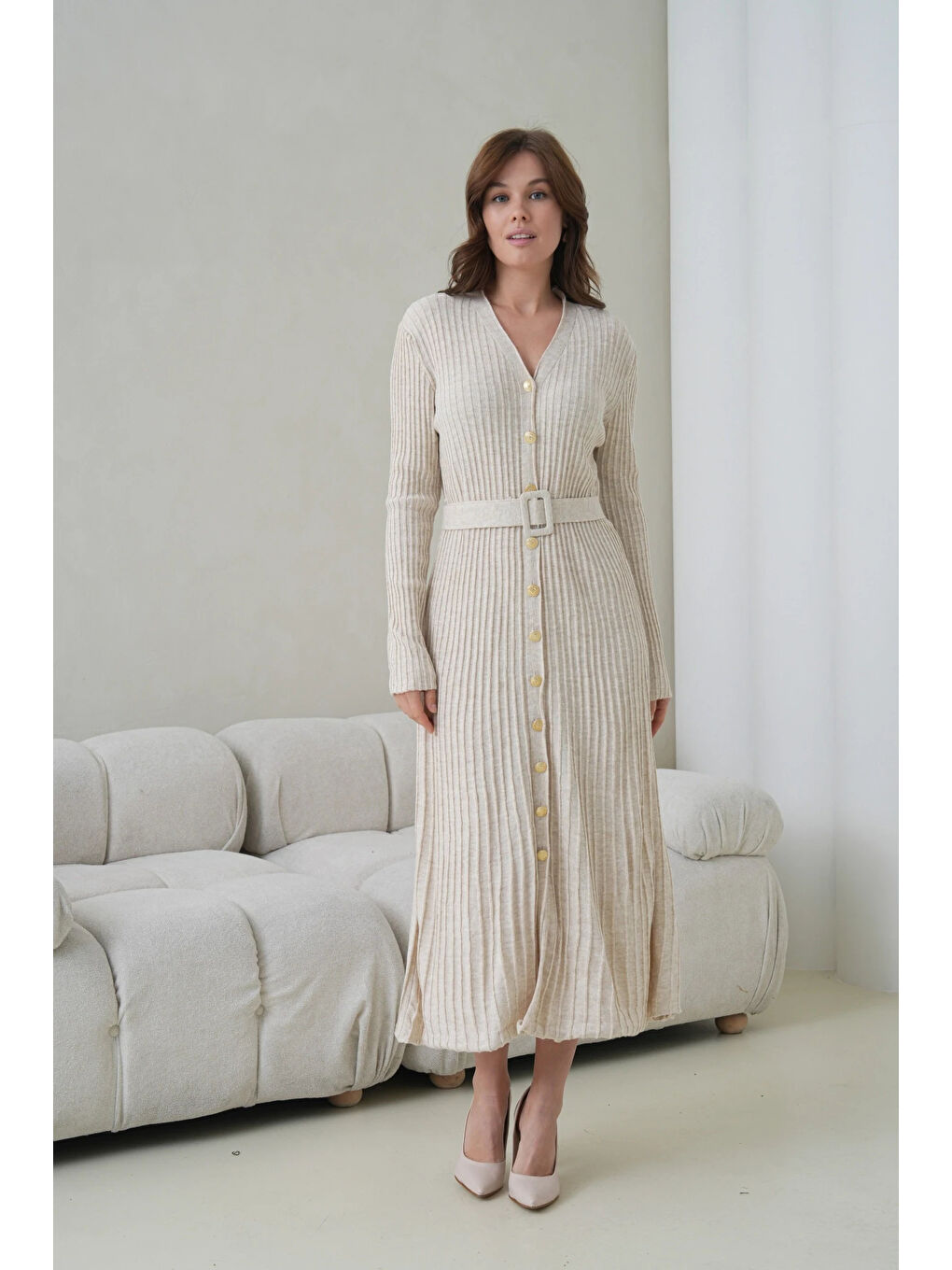 Bej Kadın V Yaka Ful Düğme Kapama Kemer Detay Maksi Boy Fitilli Triko Elbise-3