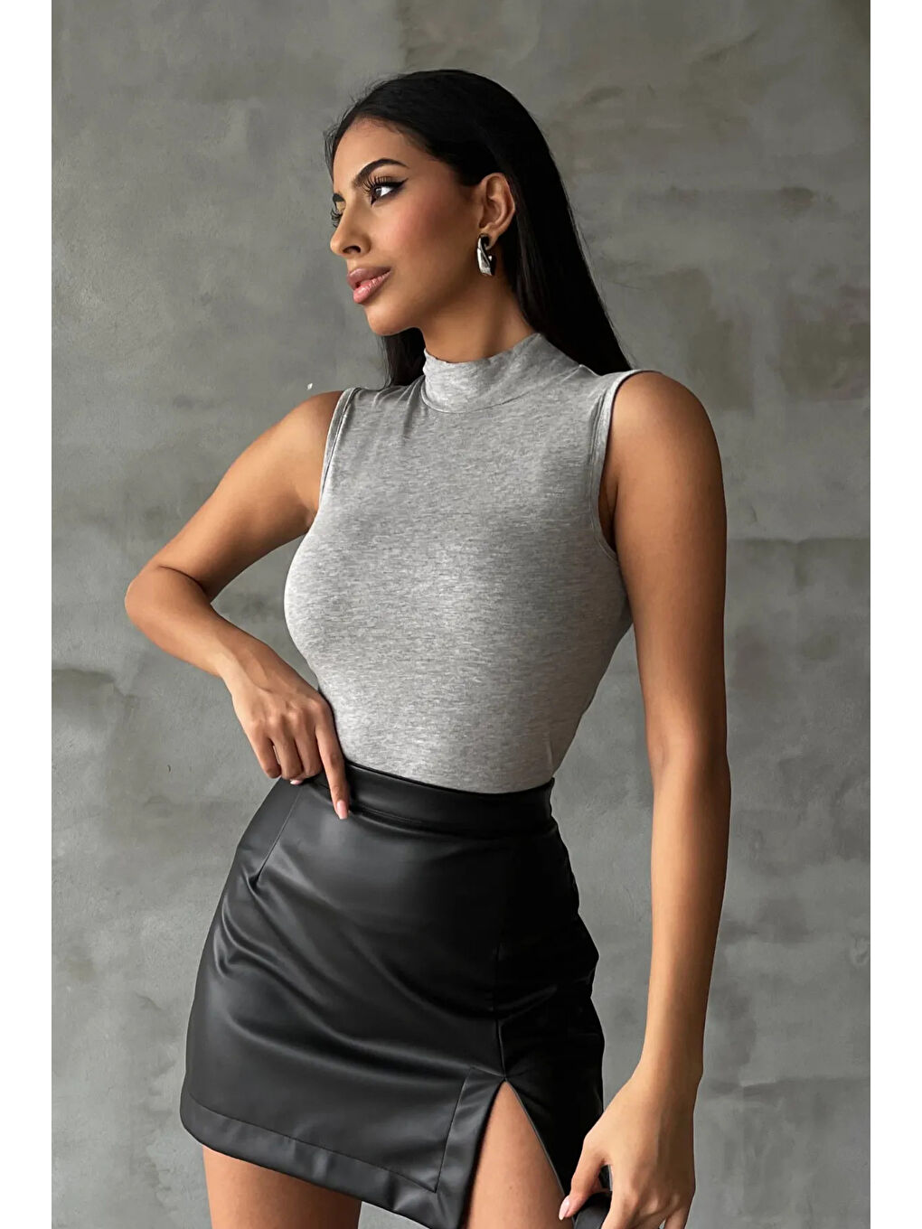 Kadın Açık Gri Kolsuz Bluz-4