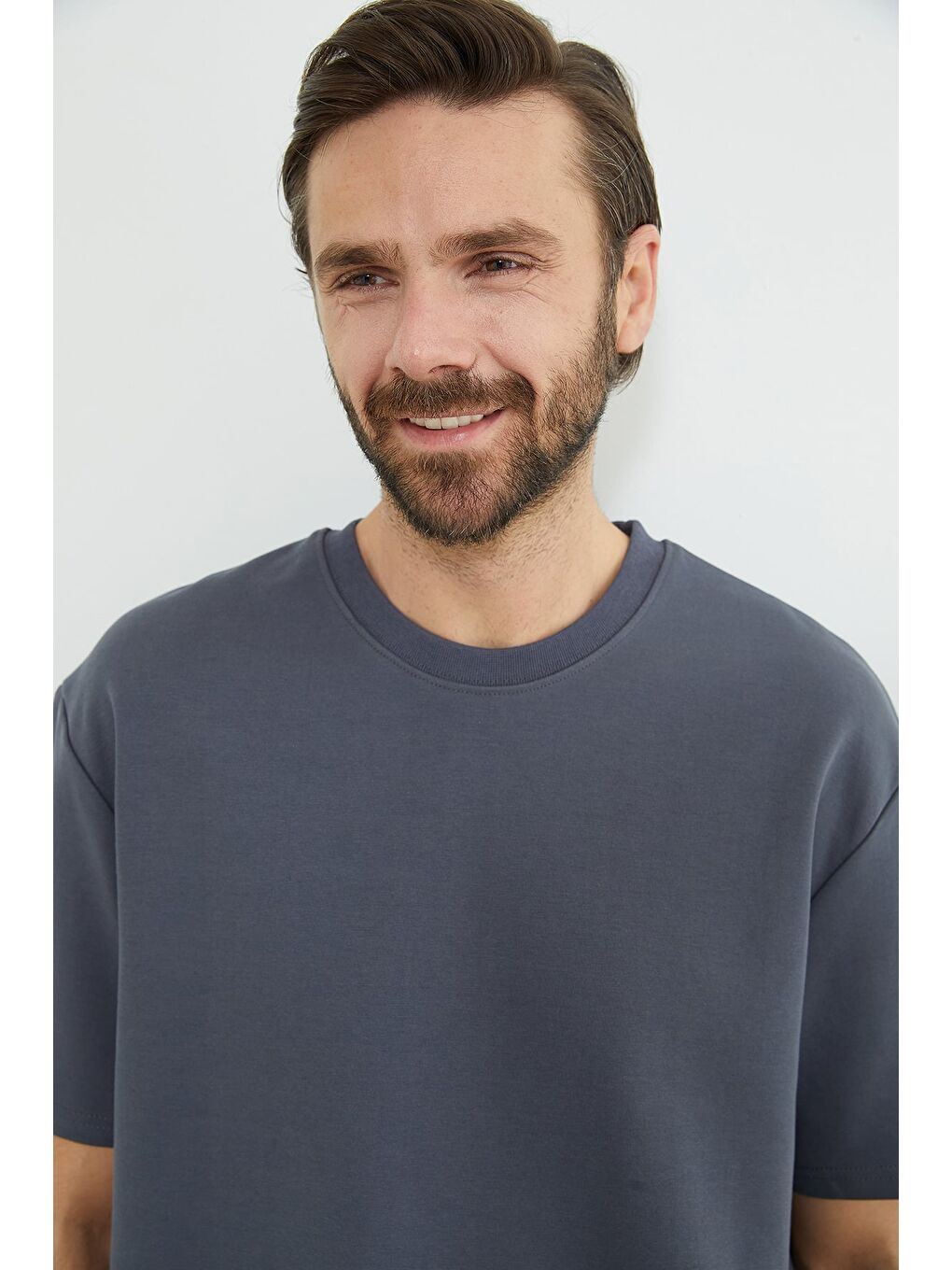 Gri Basic Bisiklet Yaka İnterlok Tişört-4