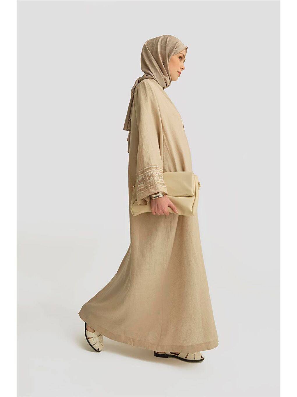 ARMİNE Nakış Detaylı Abaya 25Yd4239 Bej