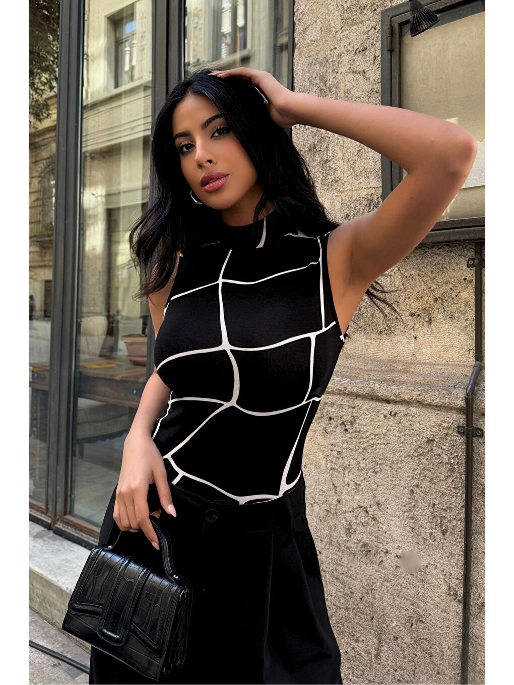 Siyah Kadın Kare Ağ Desenli Kolsuz Bluz-1