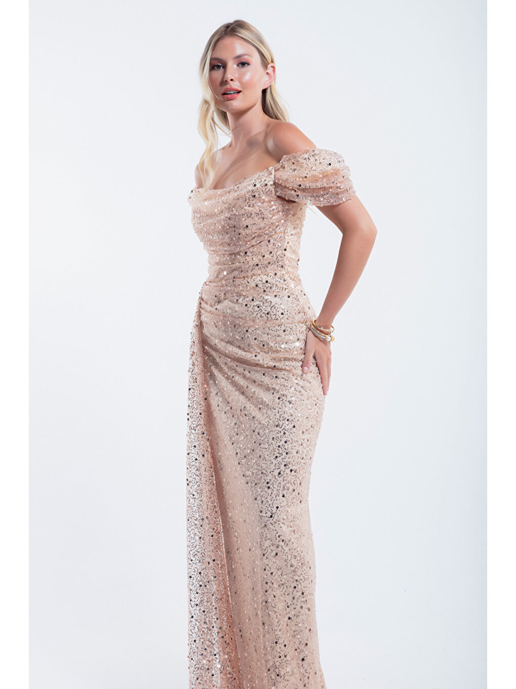 Sarı Kadın Gold Kayık Yaka Kuyruklu Uzun Abiye Elbise-1