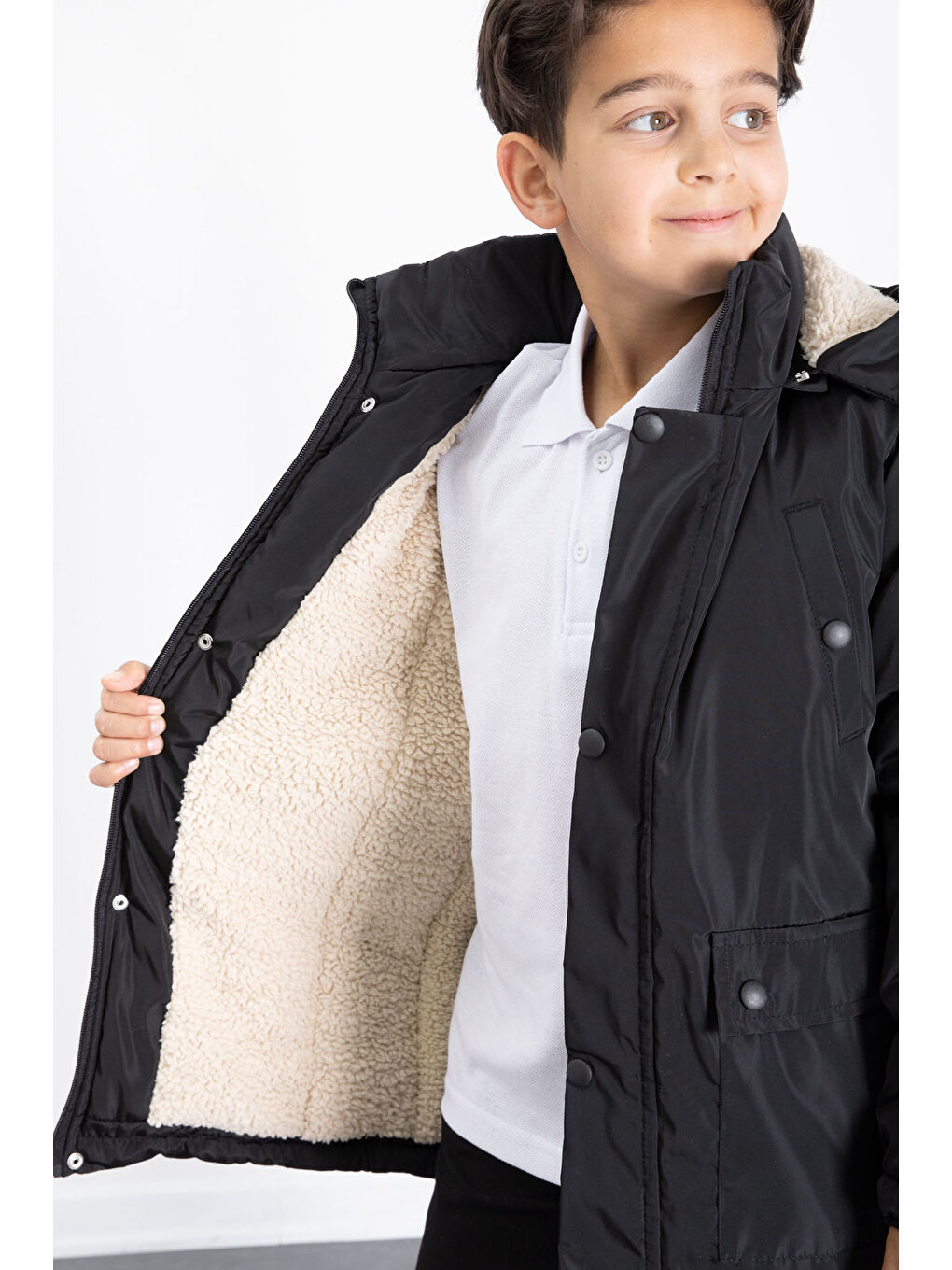 Siyah İçi Kürklü Çıkarılabilir Kapüşonlu Basic Erkek Çocuk Şişme Mont 21439-2