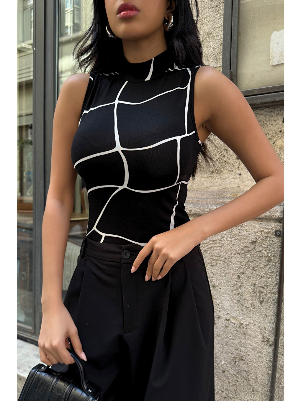 Siyah Kadın Kare Ağ Desenli Kolsuz Bluz-2
