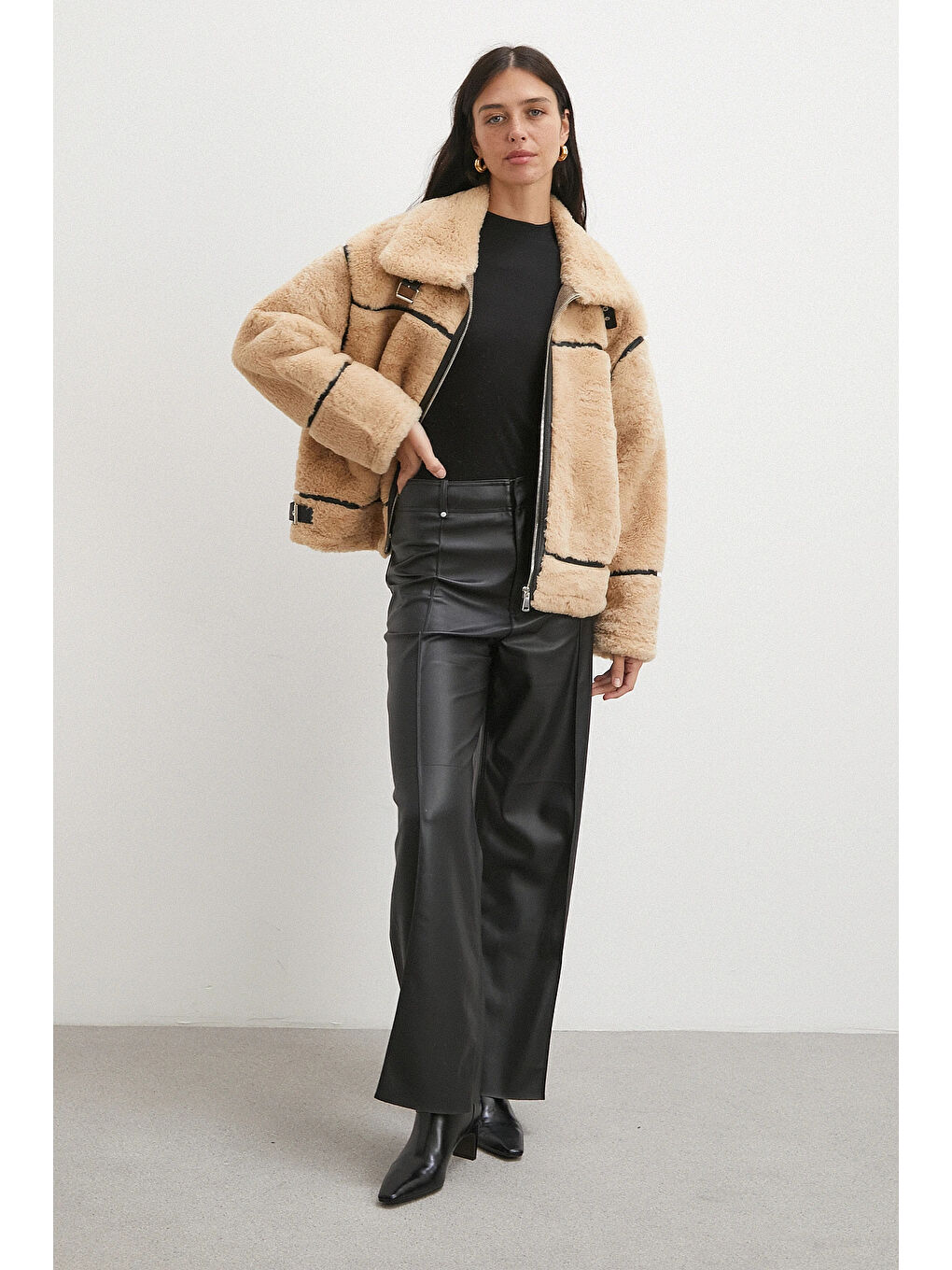 Ters Detay Pelüş Lamine Mont Bej-1