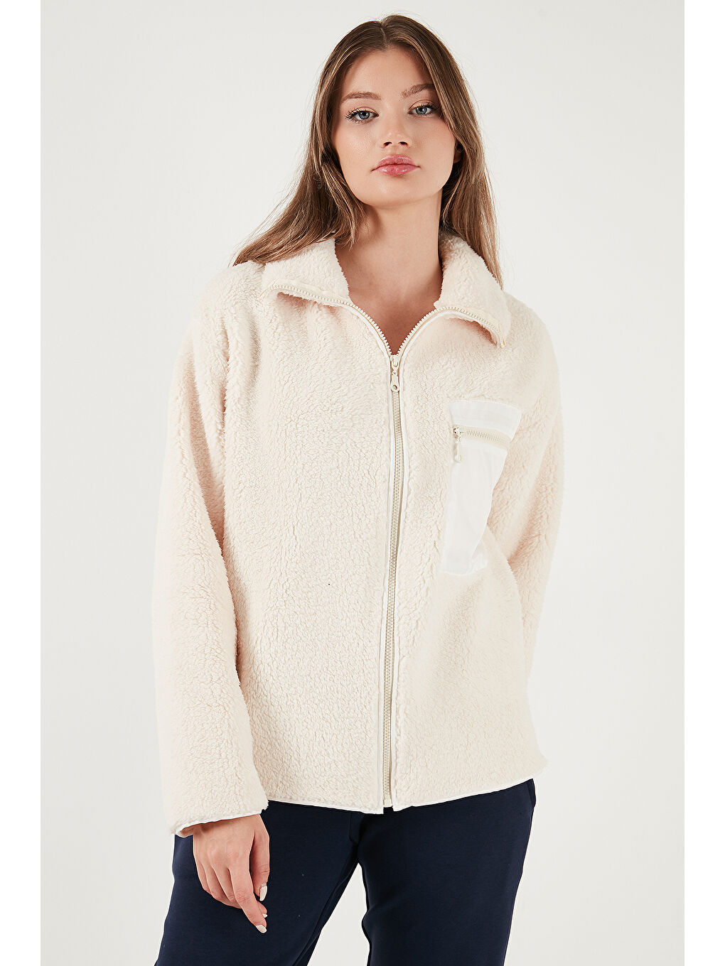 Ekru Regular Fit Klasik Yaka Göğüs Cep Detaylı Pelüş Kadın Hırka Polar 5866437