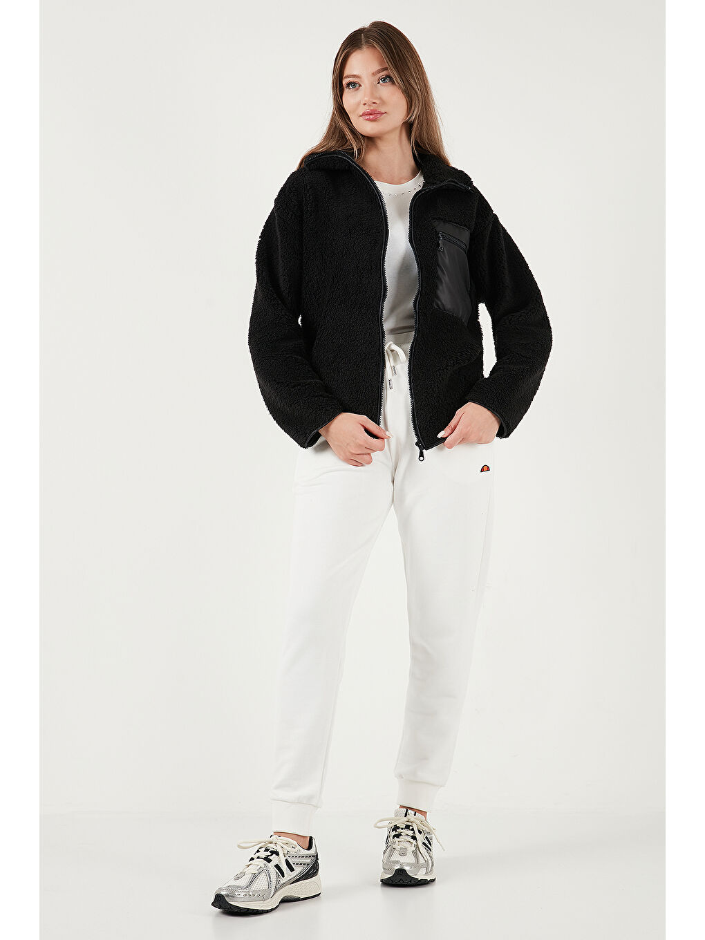 Siyah Regular Fit Klasik Yaka Göğüs Cep Detaylı Pelüş Kadın Hırka Polar 5866437-1