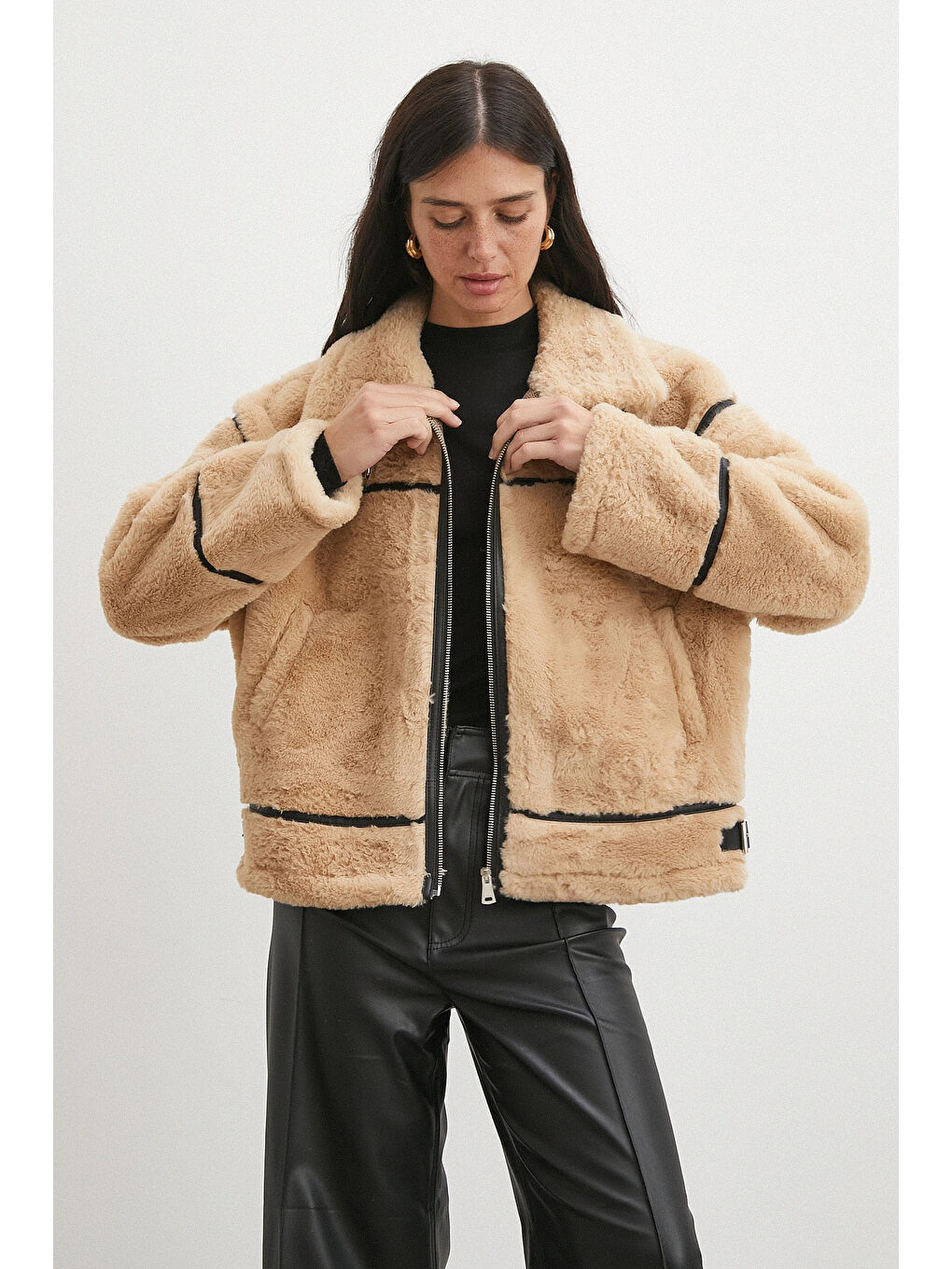 Ters Detay Pelüş Lamine Mont Bej-2