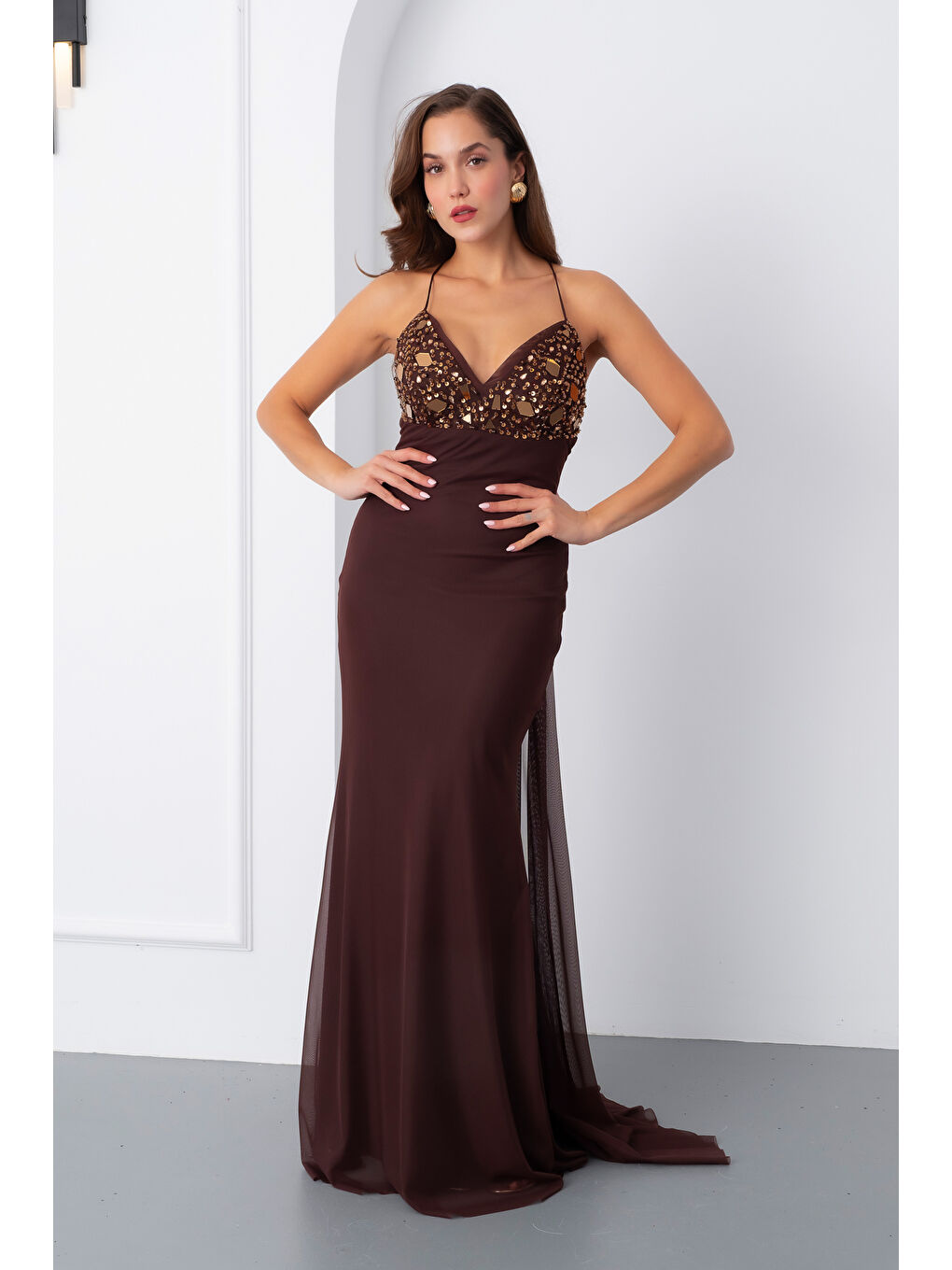 Kadın Kahverengi Askılı Taş Detaylı Uzun Tül Abiye Elbise-1