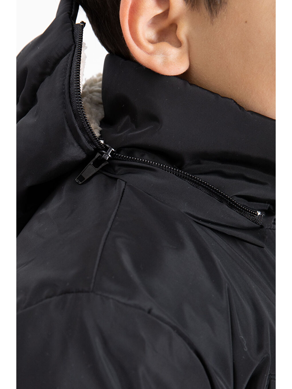 Siyah İçi Kürklü Çıkarılabilir Kapüşonlu Basic Erkek Çocuk Şişme Mont 21439-4